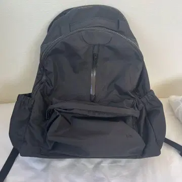 사용 횟수 적음, 대용량 F/CE. 블랙 백팩, 스크래치 및 올풀림 없음