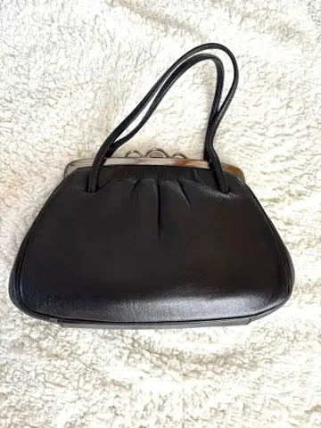 레트로하고 귀여운 블랙 핸드백