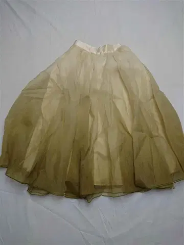 에이미 이스트 월 샤샤 스커트 베이지 계열 M 사이즈