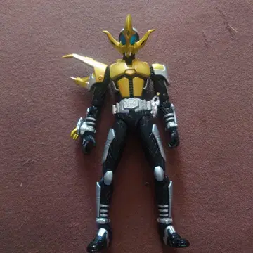 SH 피규아트 가면라이더 코카사 카부토