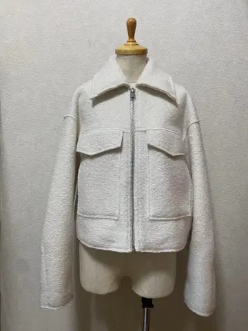 화이트 집업 크롭 자켓