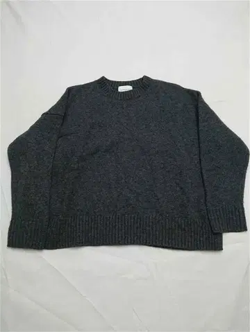 유나이티드 애로우즈 크루넥 니트 스웨터 차콜 계열 M 사이즈