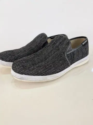 메쉬 슬립온 스니커즈 블랙과 그레이