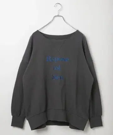 [적당한 두께감의 쭈리 소재] 컷오프 넥 자수 풀오버 차콜