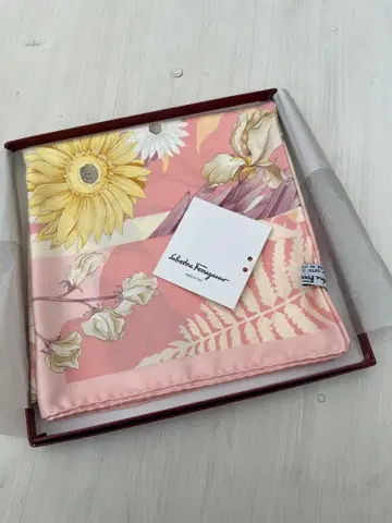 Salvatore Ferragamo 꽃무늬 스카프