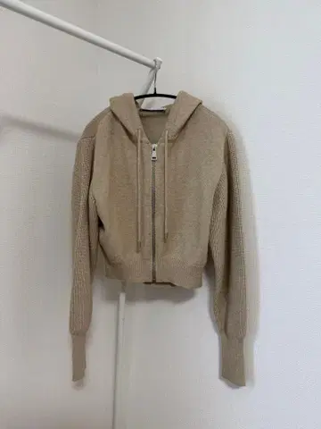 ZARA 후드 부착 베이지 스웨터
