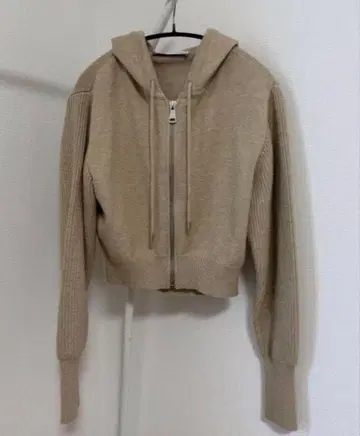 ZARA 후드 부착 베이지 스웨터