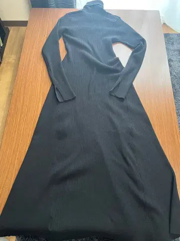 블랙 리브 니트 터틀넥 원피스