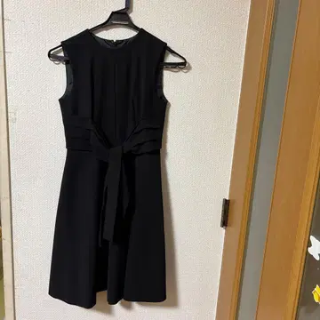 슬리브리스 블랙 원피스