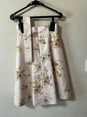 Apuweiser-riche 꽃무늬 플레어 스커트 사이즈 2