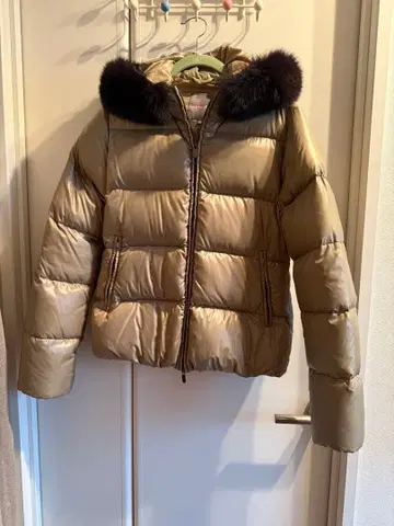 DUVETICA 다운 자켓 사이즈 42 카키 베이지