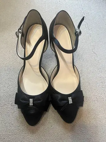 Aimer 포멀 블랙 리본 포함 앵클 스트랩 하이힐