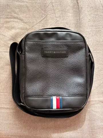 TOMMY HILFIGER 블랙 숄더백