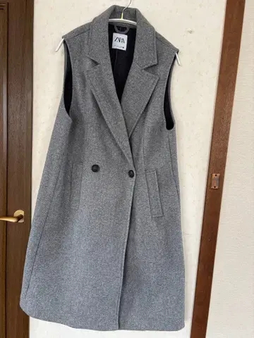 ZARA 그레이 더블 버튼 슬리브리스 코트