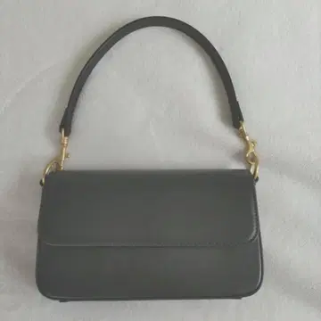 미라 오웬 플랩 백 블랙 금장 장식 포함