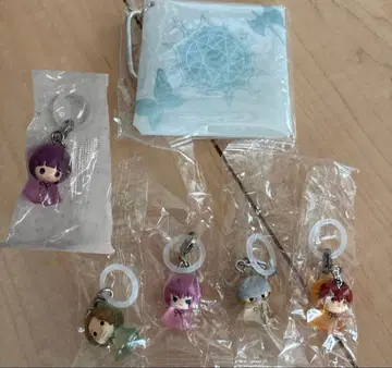 장송의 프리렌 메지루시 액세서리 5개와 파우치