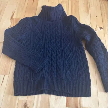 네이비 케이블 짜임 스웨터 M 사이즈