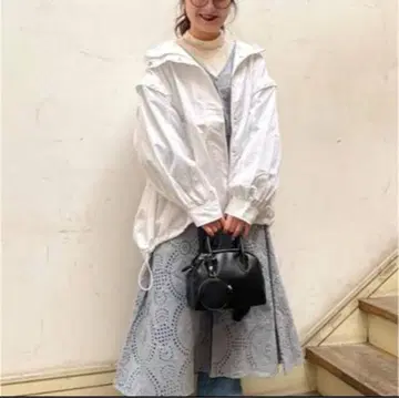 Discoat 마운틴 후드티 화이트