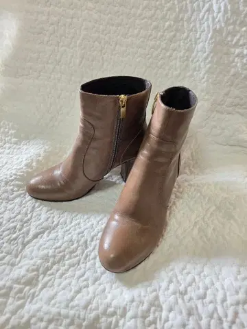 브라운 가죽 부츠 지퍼 포함
