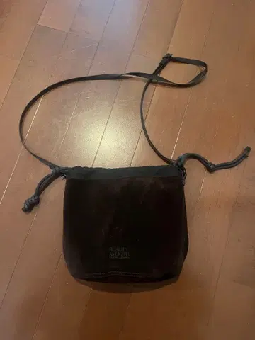 뷰티앤유스 메쉬 브라운 숄더백