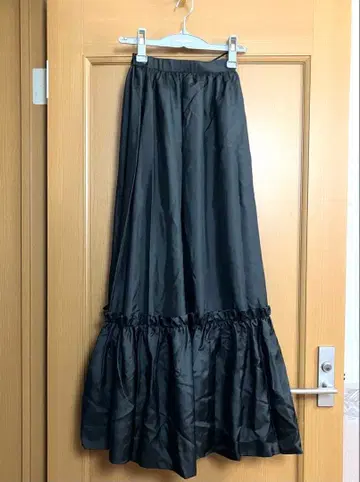 PATIO WEAR 블랙 초롱 맥시 길이 티어드 스커트