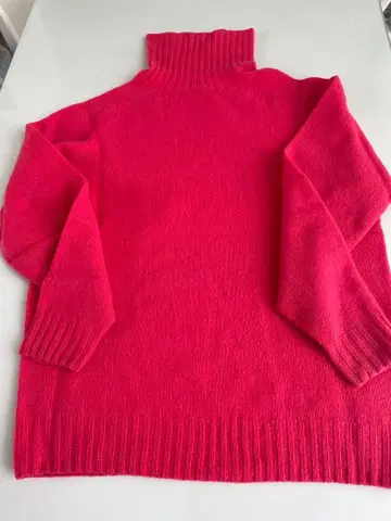 MORRIS & SONS 빨간색 터틀넥 스웨터