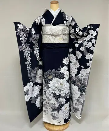 시크한 네이비 바탕 화이트 분할 염색의 모란 후리소데 풀세트