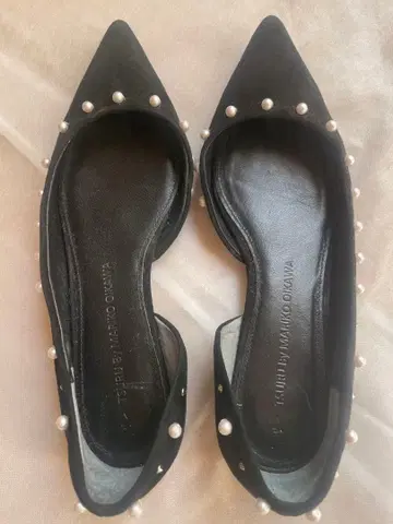 블랙 펄 장식 스틸레토 플랫슈즈