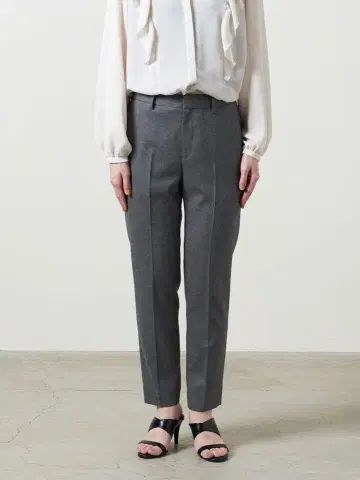 UNITED ARROWS (유나이티드 애로우즈) 테이퍼드 팬츠