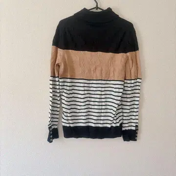 터틀넥 스트라이프 긴팔 니트