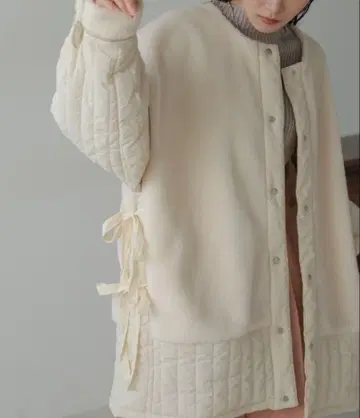 보아 x 퀼팅 사이드 리본 충전솜 코트