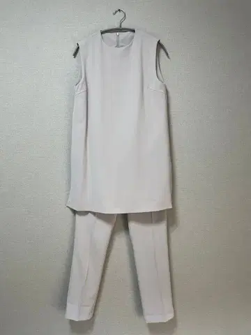 Mila Owen (미라 오웬) 셋업 슬리브리스 그레이지