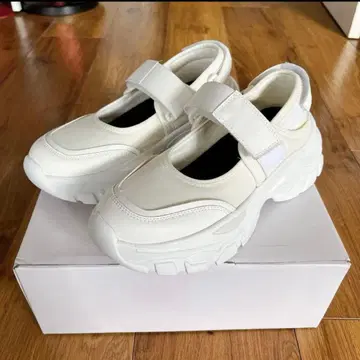 로리즈팜 벨트 스니커즈