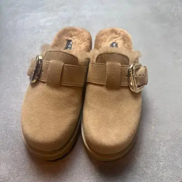 MOHI - 모히 사보 샌들 퍼 스웨이드 카멜 사이즈 37