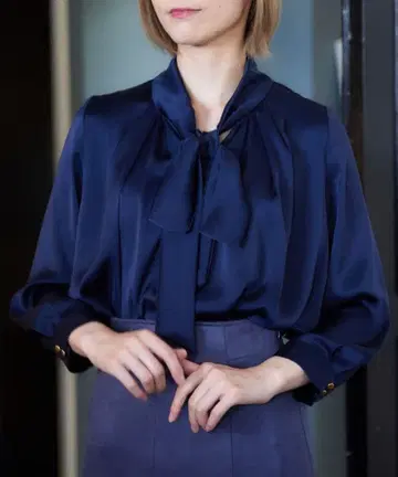 12Twelve Agenda 빈티지 새틴 보타이 블라우스 네이비