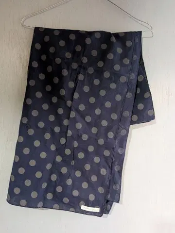 ICHI 네이비 도트 무늬 스톨