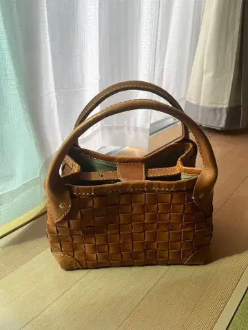 메쉬 가죽백 카멜