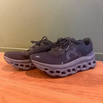 On Cloudmonster 블랙 러닝화