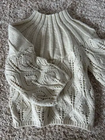 [ Eaphi ] LEAF PATTERN OVER KNIT