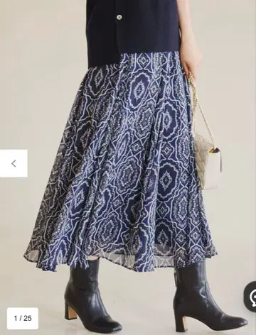 [ 새상품 미사용 ] 23구 네이비 오너먼트 프린트 개더 롱 스커트