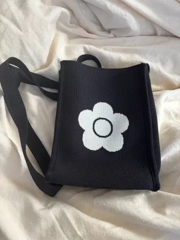 MARY QUANT 플라워 모티브 숄더백