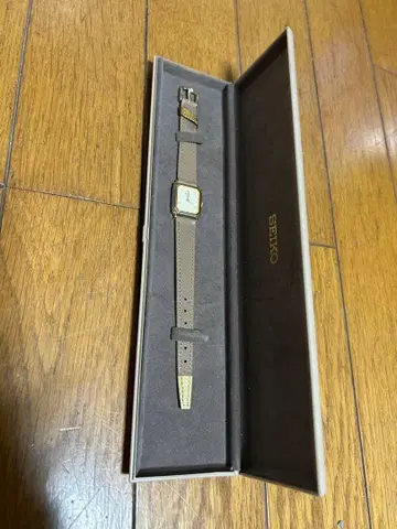 SEIKO 소시에 쿼츠 손목시계