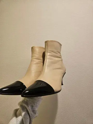 카네마츠 베이지 가죽 스틸레토 부츠