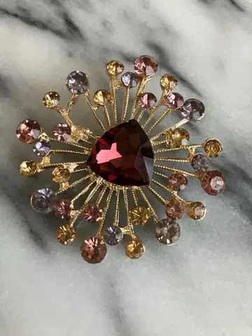 화려한 퍼플 크리스탈 브로치 미사용 새상품 SALE