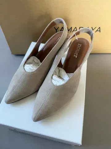 스콧 클럽 계열 nouer 베이지 슬링백 펌프스