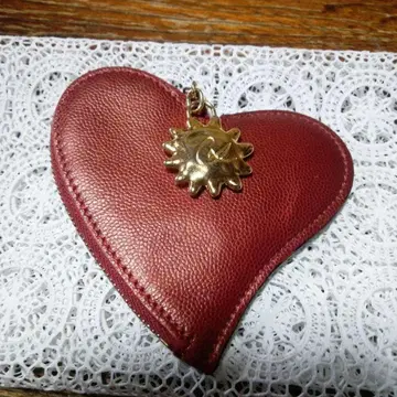 크리스찬 라크로와 하트형 가죽 코인 케이스 가격 인하 불가