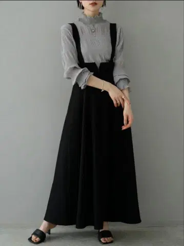 미사용 새상품! 2WAY 플레어 오버롤 스커트 블랙 뤼미에 S 사이즈