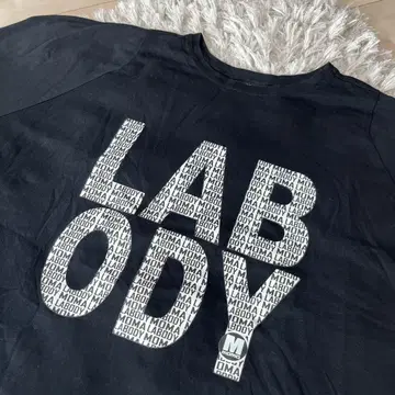 LA BODY 반팔 티셔츠