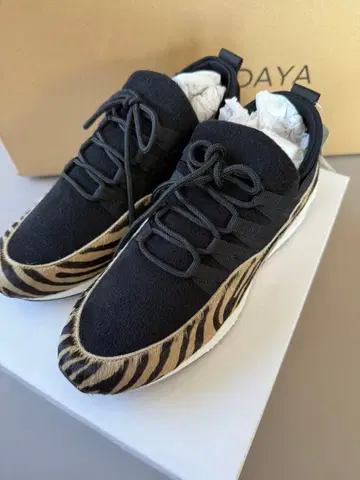 스콧 클럽 계열 YAMADAYA 블랙/제브라 스니커즈