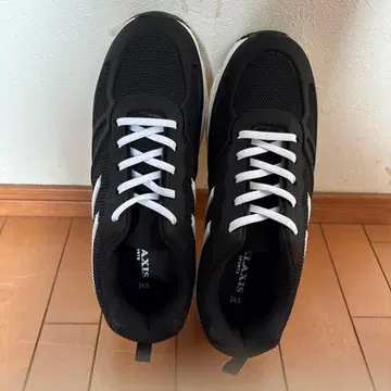 SIX 블랙 스니커즈 24.5cm